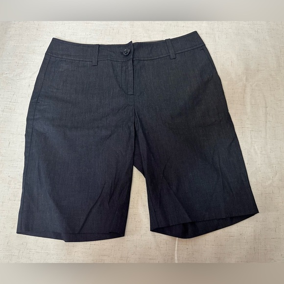 Ann Taylor Signature Shorts Womens Size 4 Dark Blue Lightweight Stretch Bermuda - Picture 1 of 7